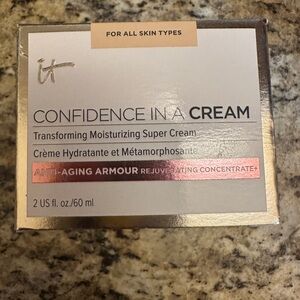 IT COSMETICS
Confidence in a Cream Anti-Aging Hydrating
Moisturizer 2fl oz NEW